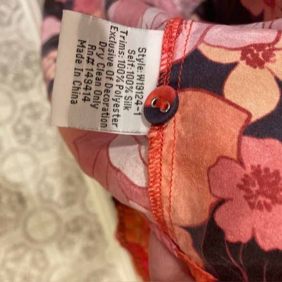Johnny Was “Becca” button down blouse. 100% silk. Colorful floral print. Size XS - Picture 9 of 9